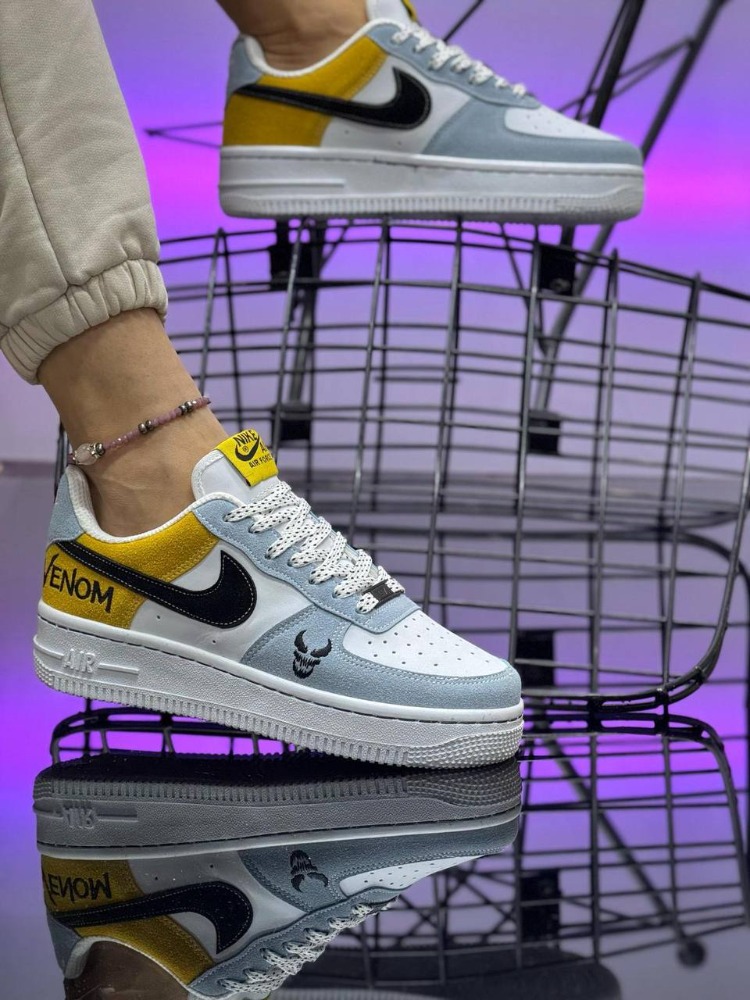 Nike Venom Premium Sneaker